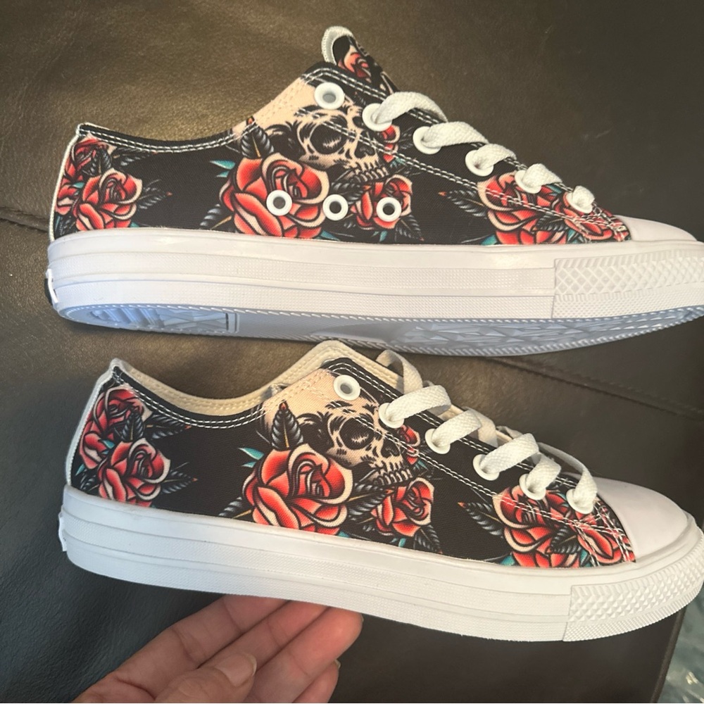 RAAD shop Unisex Skull and Roses Tatto  Canvas Sneakers; New- Size Wm 8 M 6.5